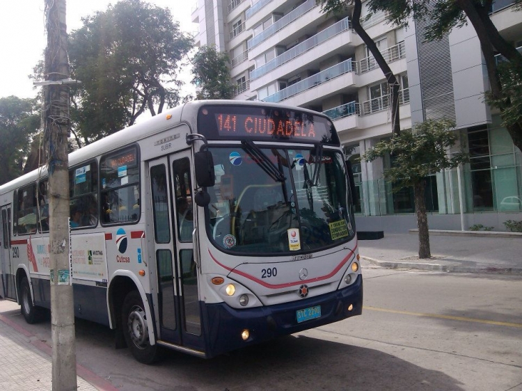 Mercerdes-Benz OH 1518 -  Marcopolo Torino G7 (en Uruguay) - C.U.T.C.S.A.
STC 2290

Línea 141 - Interno 290.

Foto de Oscar Sosa.
Palabras clave: uruguay