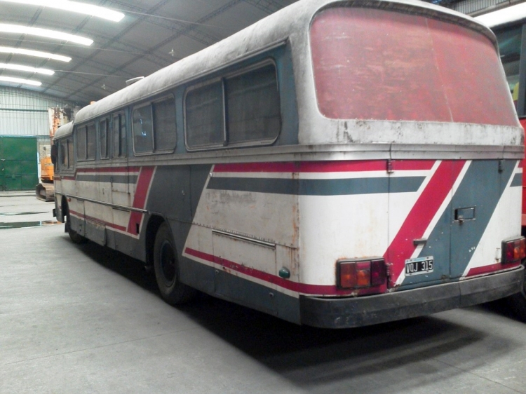 Scania-Vabis - Caseros - Particular
S.192053 - VQJ 315
[url=http://galeria.bus-america.com/displayimage.php?pid=14433]http://galeria.bus-america.com/displayimage.php?pid=14433[/url]
[url=http://galeria.bus-america.com/displayimage.php?pid=32607]http://galeria.bus-america.com/displayimage.php?pid=32607[/url]

Foto tomada de Mercado Libre
