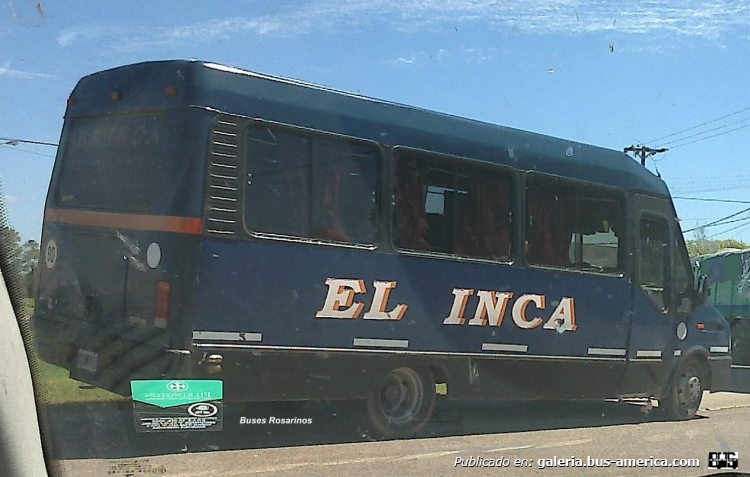 EL INCA
Esta empresa cubre el recorrido entre Victoria, Rincón de Nogoyá y Tres Bocas. Además de este minibus tiene un San Antonio de los años 80 en excelente estado de conservación.
