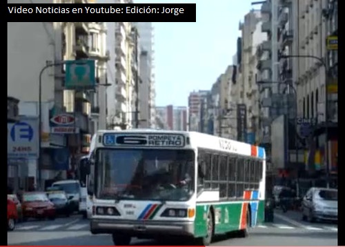 El Detalle OA 105 - El Detalle - NUDO
Línea 6
 Pasado reciente
Ómnibus OA 105 Cruzando el Obelisco por Avda Corrientes en dirección al Correo Central
y destino a Retiro

Este modelo de gran porte iniciador del piso bajo ya esta desapareciendo del área de la
Ciudad Autónoma de Bs As.
Palabras clave: OA105 El Detalle NUDO linea 6