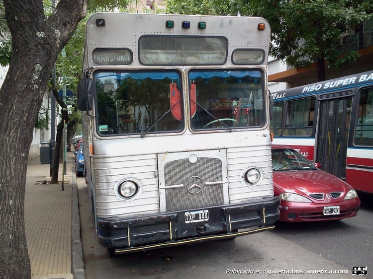 Mercedes-Benz OP 312
C 266685 - TXP 444
"El Zorro Plateado"

Foto: Sebastián Gutiérrez
Enero 2015

http://galeria.bus-america.com/displayimage.php?pid=14422
Palabras clave: Mercedes Benz furgon