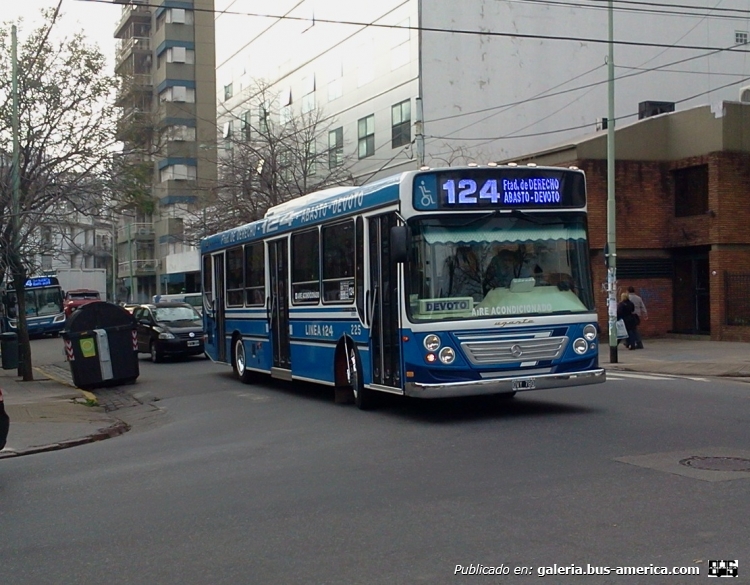 Mercedes-Benz OH 1718 L - Ugarte - Línea 124
OVY 780
Línea 124 - Interno 225

Fotografía: Sebastían Gutíerrez

http://galeria.bus-america.com/displayimage.php?pid=37760
