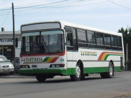 Mercedes-Benz OHL 1320 - Bus Tango 04 - La Victoria 
¿AUE 850? ¿AUE 797?

La Victoria (Aristobulo del Valle), interno 04
Acá vemos un ex coche M.O.Q.S.A.
Palabras clave: EX MOQSA