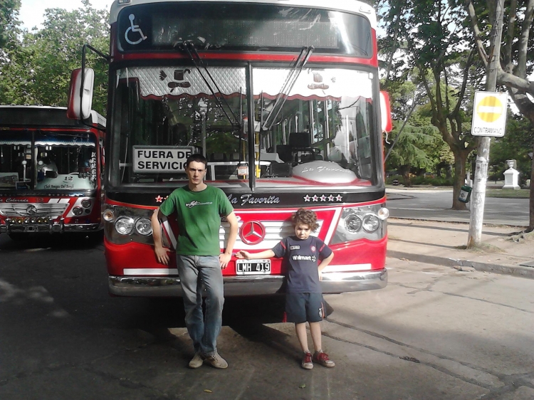 Mercedes-Benz OH 1618 L - La Favorita - La Colorada
LMH 419
Línea 178 
En una exposición realizada en Florencio Varela en el año 2012 
Los que aparecen en la foto soy yo y mi hermano Leandro 
Palabras clave: linea 178 la colorada favorita gr oh 1618 