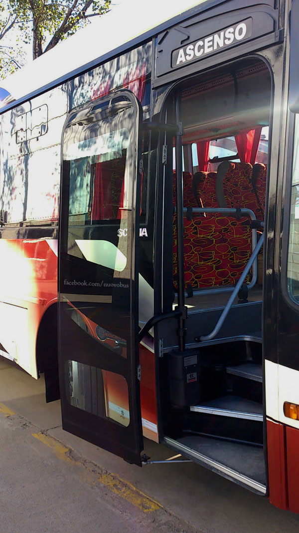Scania K 250 - Nuovobus Menghi - Prototipo
Prototipo interurbano carrozado por Nuovobus sobre chasis Scania K 250. 

Fotos tomadas del facebook Oficial :https://www.facebook.com/nuovobus?fref=ts
Palabras clave: Menghi Scania