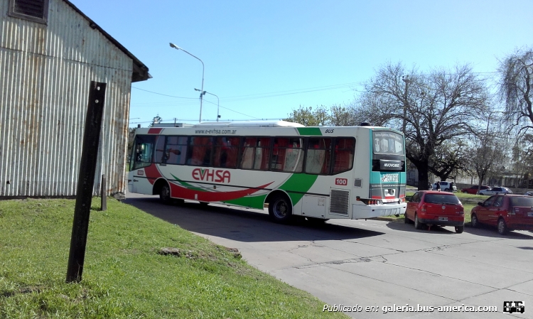 Mercedes-Benz OH1518 (Alargado) - Nuovobus - E.V.H.S.A.
LIH105 
Foto 1: [url=https://bus-america.com/galeria/displayimage.php?pid=49382]https://bus-america.com/galeria/displayimage.php?pid=49382[/url]
Foto 2: [url=https://bus-america.com/galeria/displayimage.php?pid=49383]https://bus-america.com/galeria/displayimage.php?pid=49383[/url]
Foto Interior: [url=https://bus-america.com/galeria/displayimage.php?pid=49385]https://bus-america.com/galeria/displayimage.php?pid=49385[/url]
Foto 4: [url=https://bus-america.com/galeria/displayimage.php?pid=49381]https://bus-america.com/galeria/displayimage.php?pid=49381[/url]

Hasta donde se, es único. Ambas puertas pantograficas se abren hacia afuera y atrás. Musica/radio en toda la unidad, aire acondicionado, asientos grammers altos.
Además esta empresa tiene 2 OH1518 con puertas convencionales que les mostraré próximamente.
Palabras clave: Mercedes-Benz OH1518 Alargado Nuovobus media distancia EVHSA EVH E.V.H. E.V.H.S.A.