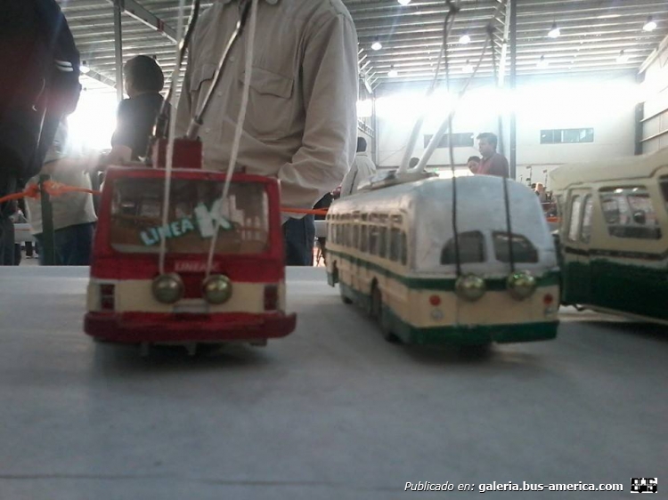 Trolebuses Rosarinos
Aca Otra Vista de los troles de marcopolo power tronics y el Alfa romeo 
