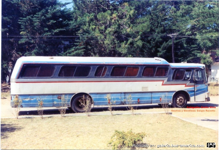 Leyland Royal Tiger - San Antonio - Particular
S 140018

Fotografía: Emilio Silva
Gestión y gentileza: Sergio Ravetto

http://galeria.bus-america.com/displayimage.php?pid=36530
