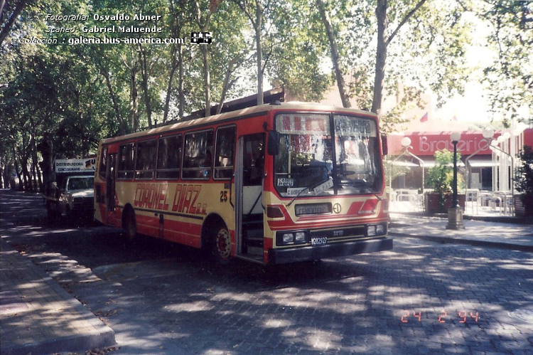 El Detalle OA 101 - Coronel Díaz
M.282927 - luego patente TFH 373

Líneas 110 (Mendoza), interno 25

Fotógrafo: Osvaldo "Ruso" Abner
Scaneo: Gabriel Maluende
Colección: www.bus-america.com
