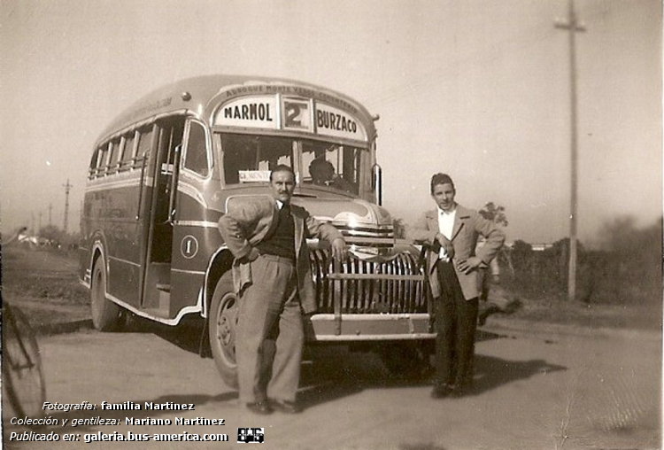 Chevrole AK - El Cóndor - VigMar
60-723
[url=https://bus-america.com/galeria/displayimage.php?pid=67592]https://bus-america.com/galeria/displayimage.php?pid=67592[/url]

Línea 2 (Pdo.Alte.Brown), interno 1

Fotografía: familia Martínez
Colección y gentileza: Mariano Martínez
