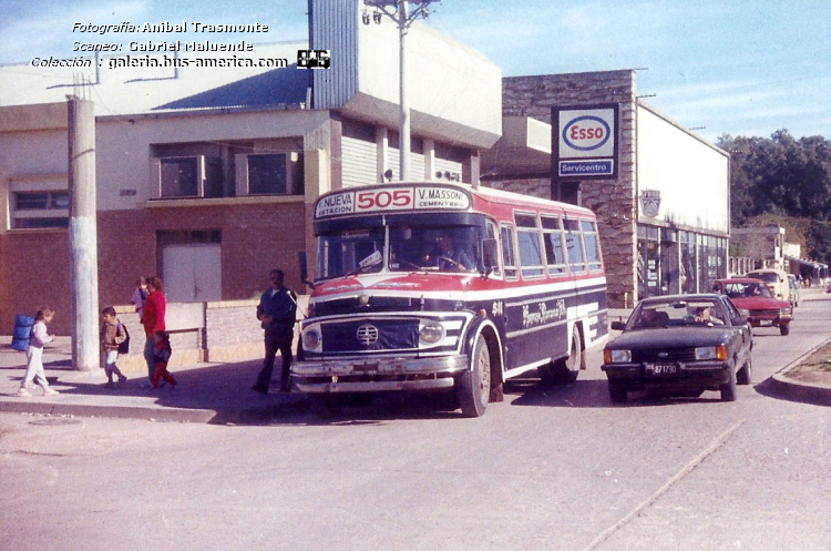 Mercedes-Benz LO 1114 - La Nueva Estrella - Exp.Paraná
Línea 505 (Pdo.Zarate), interno 511

Fotografía: Anibal F. Trasmonte
Scaneo: Gabriel Maluende
Colección: www.bus-america.com

