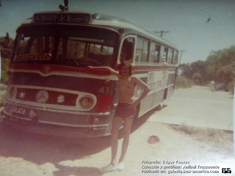 Mercedes-Benz O 321 (en Argentina) - Castro Barros
39-626

Línea 23 (Buenos Aires), interno 43


Fotografía: Edgar Fontes
Colección y gentileza: Anibal Trasmonte
