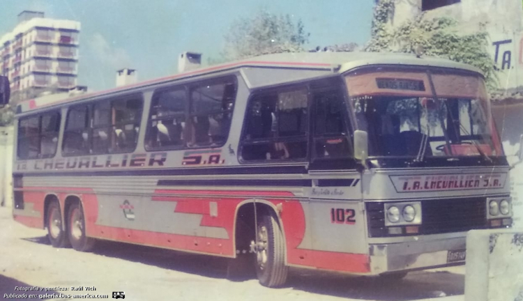 Scania BR 116 - DIC Panorama Internacional IV - Chevallier
C.1015149
[url=https://bus-america.com/galeria/displayimage.php?pid=51251]https://bus-america.com/galeria/displayimage.php?pid=51251[/url]

Chevallier, interno 102

Misma unidad a la que posteriormente le agregaron un 3º eje.

Fotografía y gentileza: Raúl Vich
