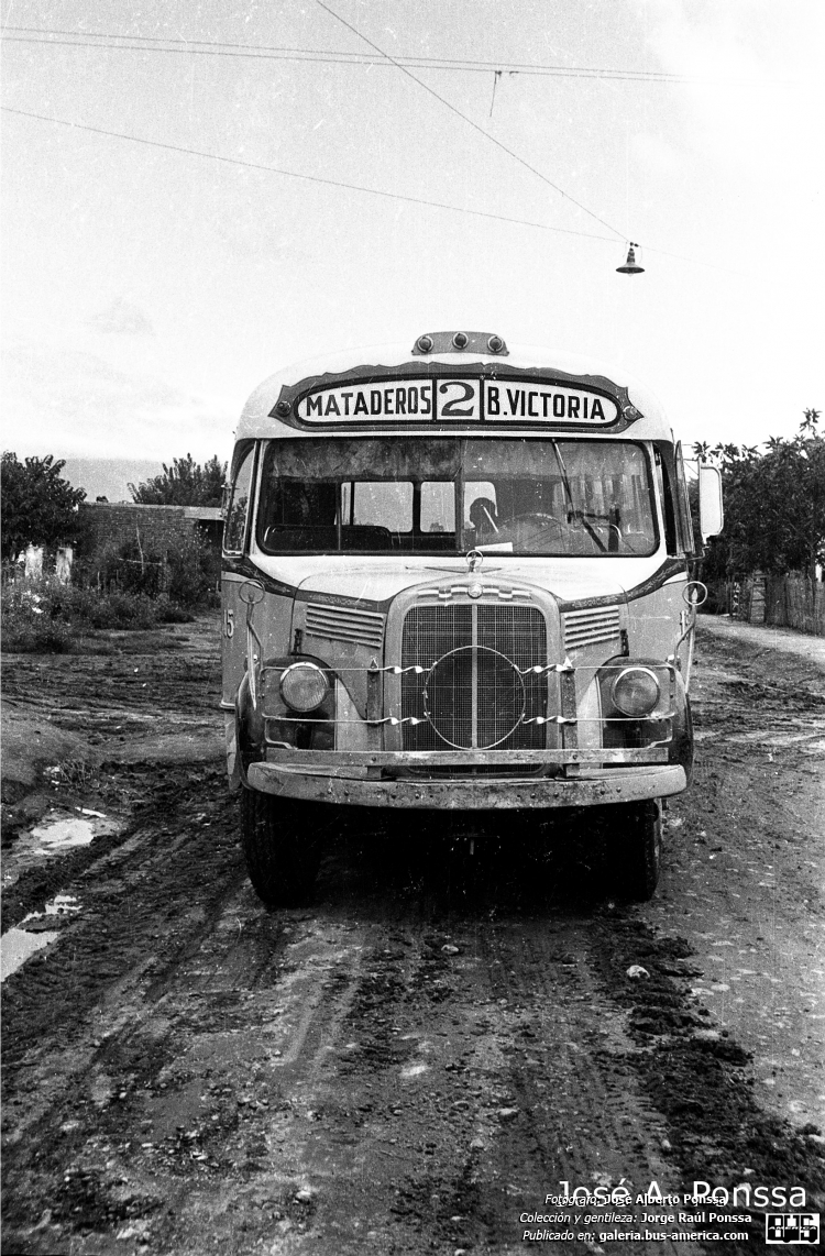 Mercedes-Benz L 312 - San Miguel
[url=http://galeria.bus-america.com/displayimage.php?pid=45981]http://galeria.bus-america.com/displayimage.php?pid=45981[/url]

Línea 2 (San Miguel de Tucumán), interno 15

Fotografo: José Alberto Ponssa
Colección y gentileza: Jorge Raúl Ponssa
