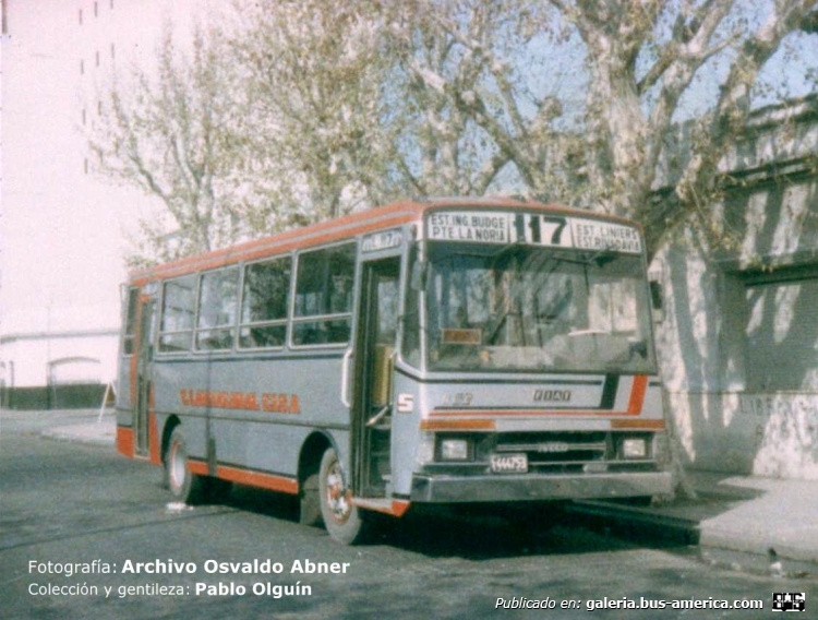 FIAT 130 AU - BUS - Larrazábal
C 1444753
Línea 117 - Interno 5

Fotografía: Archivo Osvaldo Abner
Colección y gentileza: Pablo Olguín
