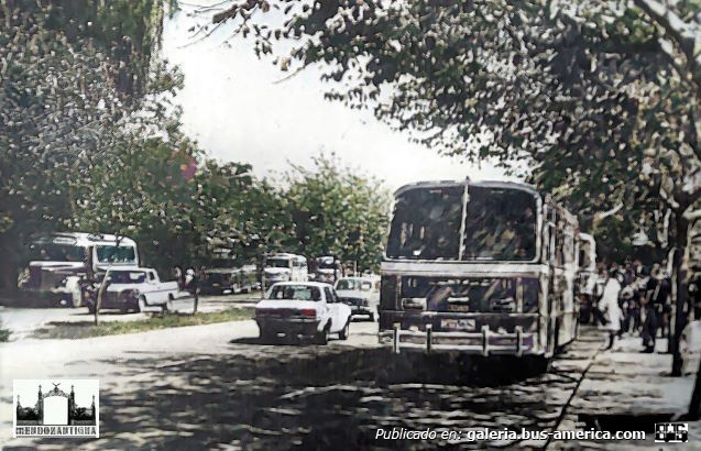 Mercedes-Benz LO 1114 - Supercar - Transp.Colectivos del Oeste
Línea 9 (Mendoza), interno 11

Foto  Mendoza Antigua
Palabras clave: Furlabus