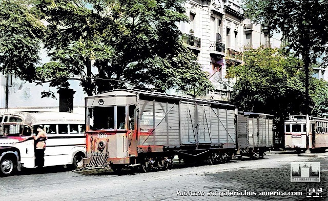 Falkenried (en Argentina) - Cía.Tranways Bs.As y Quilmes
"Tranvía cervecero "
"Un tranvía cervecero llegando al depósito de la Compañía en Avenida Belgrano al 3200 en la Ciudad de Buenos Aires. " (Andrés J.Bilstein)

Fotógrafo: Arnold I Reid
¿Archivo General de la Nación?
Extraído de: Mendoza Antigua
Palabras clave: Furlabus