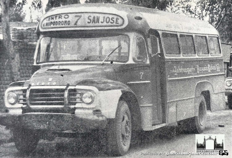 Bedford JL6Z1 - Suipacha - Attes.Benjamín Matienzo
Línea 7 (Mendoza), interno 7 [1965-1979]

Fotógrafo: indeterminado de momento
Fotografía: de publicación desconocida
Extraído de: [url=https://mendozantigua.blogspot.com/2025/03/colectivo-de-la-linea-7-centro-villa.html]Mendoza Antigua[/url]
Palabras clave: furlabus