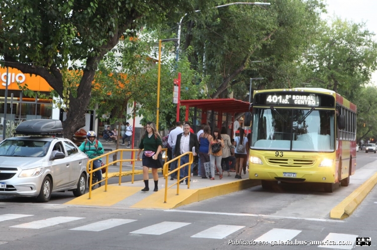 Mercedes-Benz OF 1621 - Italbus Bello - UTE Gral.Alvear , El Trapiche
Metrobus a la mendocina.

El inutil sistema utilizado en Av,San Martin de Godoy Cruz ,que lo único que ha logrado es entorpecer el tránsito y poner en peligro a los pasajeros. Foto El Sol .com.
Palabras clave: f u r l a b u s