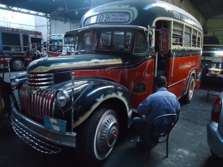Chevrolet (G.M.C.) 1946 - F.A.C.A. - Nueve De Julio
UN GENIO EN ACTIVIDAD
"CACHO", UN FILETERO DE LA GUARDIA VIEJA, UNA EMINENCIA CON EL PINCEL

http://galeria.bus-america.com/displayimage.php?pid=30897
Palabras clave: 109 CHEVROLET 1946