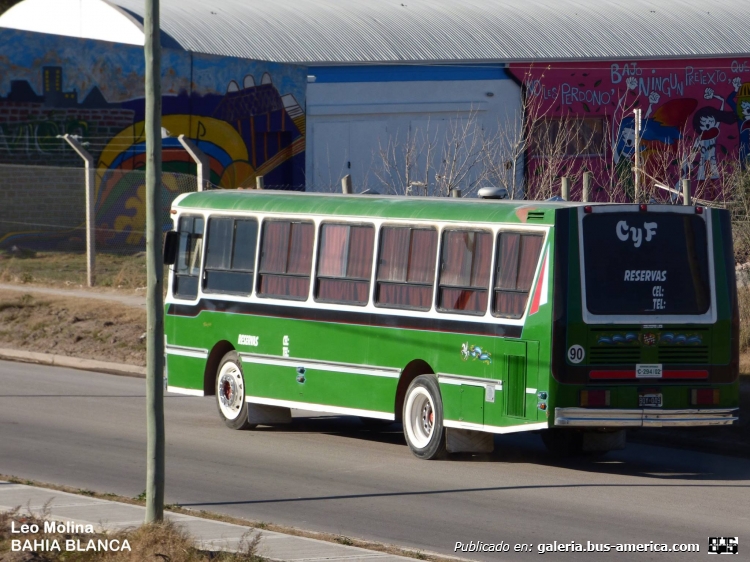Mercedes-Benz OHL 1320 - La Favorita - Particular
Imagen: Leo Molina (leobahia24)

http://galeria.bus-america.com/displayimage.php?pid=36642
