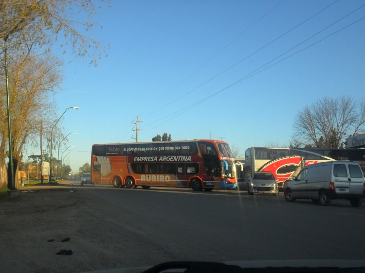 Mercedes-Benz O-400 RSD - Marcopolo (en Argentina) - Empresa Argentina
ENTRANDO AL PARADOR DE SAN ANTONIO DE ARECO PCIA.DE BS.AS
