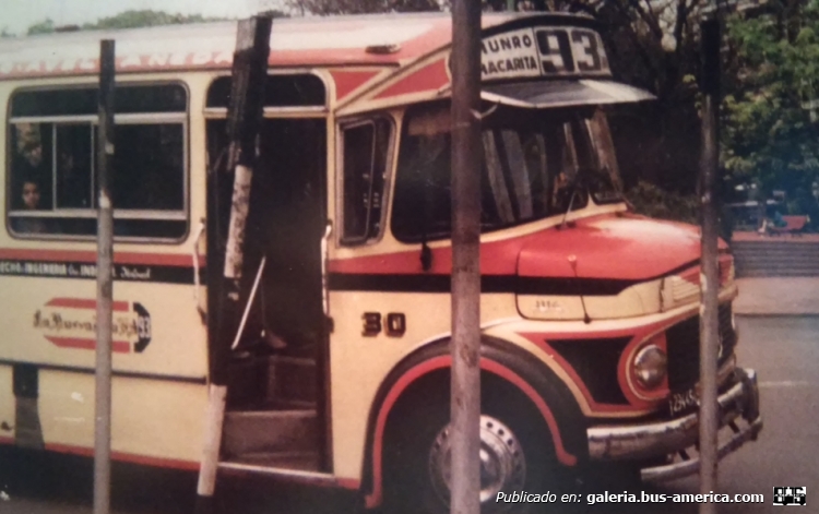 Mercedes-Benz LO 1114 - Crovara - La Nueva Era 
C 1234454
Línea 93 - Interno 30
Una foto tomada por Horacio Donadío en Plaza Italia del coche 30 trabajando.

http://galeria.bus-america.com/displayimage.php?pid=34518
Palabras clave: guiyote 65