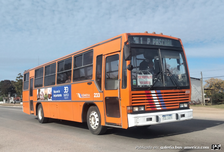 Mercedes-Benz OH 1315 - Caio Vitoria (en Uruguay) - COME
MTC-1375

Línea MI1 (Montevideo), interno 233
