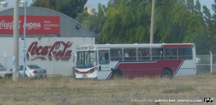Mercedes-Benz OF 1417 - La Favorita - Ttes. El 22 
Línea 2

En los alrededores de Trelew.
