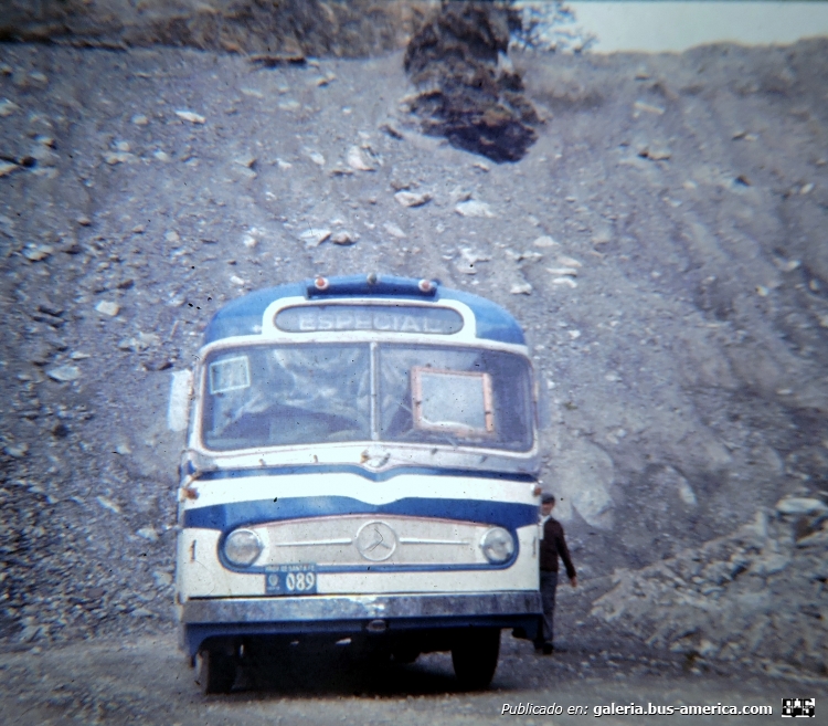 Mercedes-Benz O 321 - Güemes , 01
Prov. de Santa Fe
089
[url=https://bus-america.com/galeria/displayimage.php?pid=49480]https://bus-america.com/galeria/displayimage.php?pid=49480[/url]

Año 67, subiendo la vieja traza de la ruta 03 conocida como Paso Garibaldi, desde Lago Escondido hacia Ushuaia.-
Palabras clave: GUEMES ROSARIO