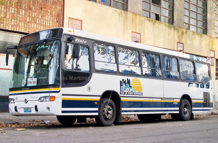 MARCOPOLO VIALE (en Uruguay)
Con unas pocas semanas de uso, haciendo la espera en las cercanías de la terminal suburbana de Baltasar Brum (Río Branco).
Foto: Pablo Martínez
Palabras clave: MARCOPOLO ALLEGRO